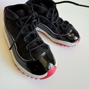 Jordan 11 Retro
Playoffs Bred (2019) (TD)